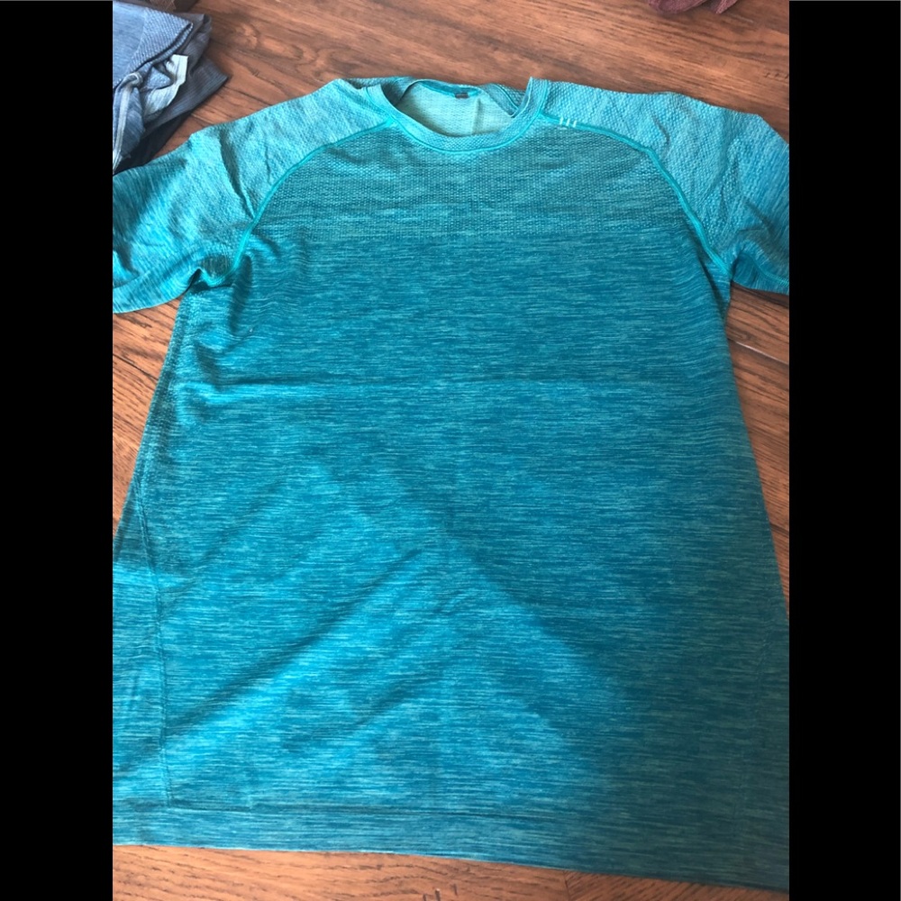 Lululemon vent tech short sleeve shirt